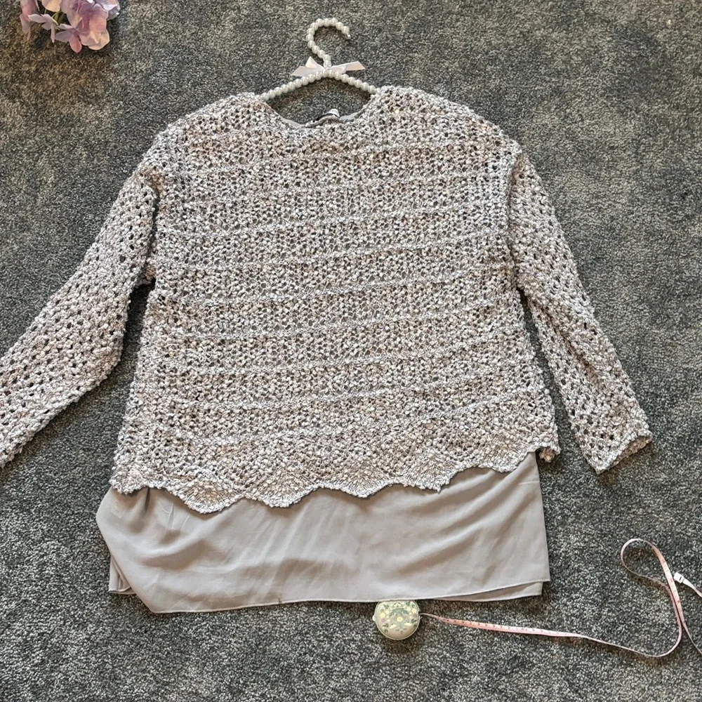 Ladies silver dressy Sweater. Sz L - Picture 8 of 12